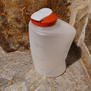 Rubbermaid 1 Gallon Push & Pour Decanter Pitcher Jug with Handle Red Lid